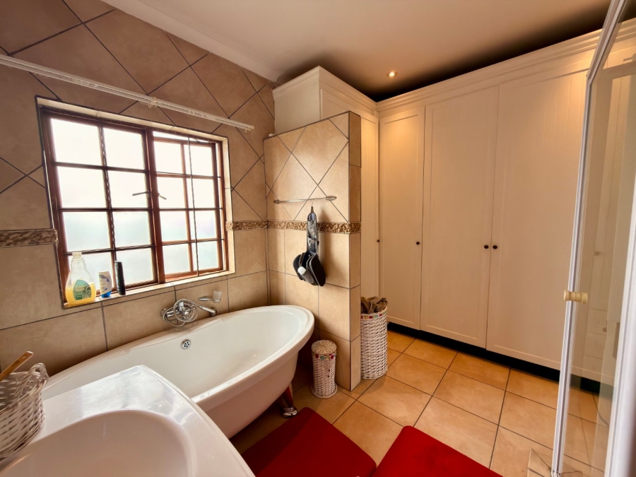 To Let 3 Bedroom Property for Rent in Landsmeer Residential Estate North West